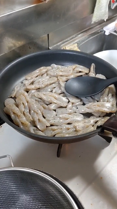 こんにゃくの悲鳴 炒める 音 叫び 断末魔 鳴き声