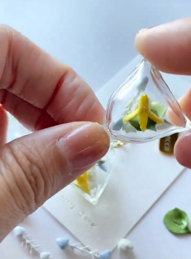 いろいろな角度から楽しめる生ごみモチーフのキーリング