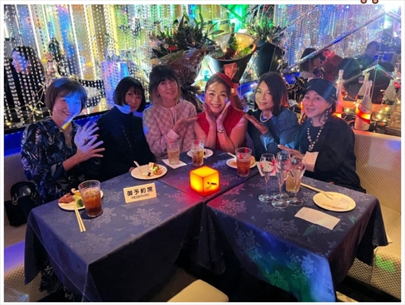 渡辺めぐみの還暦祝いパーティーに参加した松本伊代、三田寛子、堀ちえみ、つちやかおりら“花の82年組”