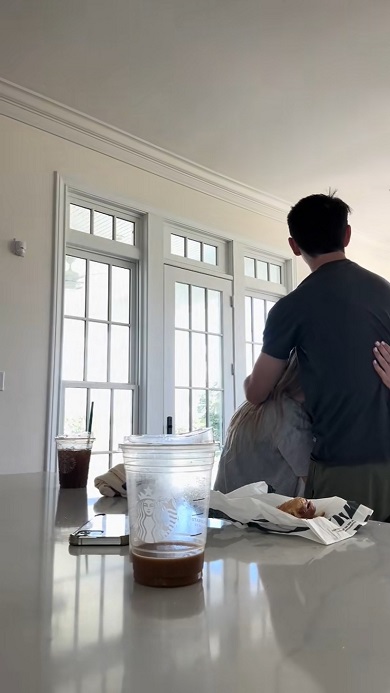 きょうだいに妊娠報告した瞬間の動画