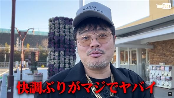 蘇生した愛車・マツダ「シャンテ」を運転するバッドボーイズ佐田正樹