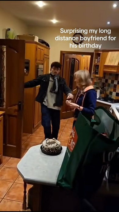 遠距離恋愛中の彼氏の誕生日にサプライズで彼女が登場