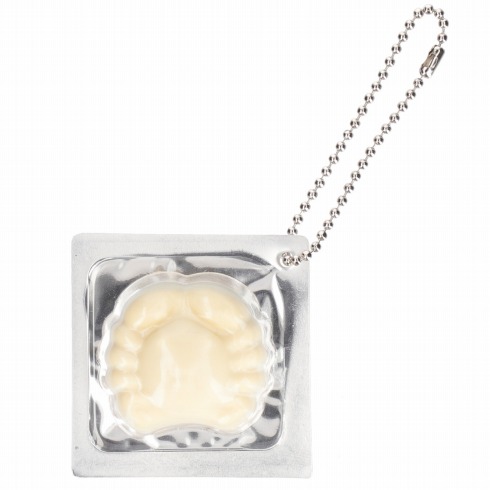 「Q･B･B 型抜きチーズキーホルダー」カニ