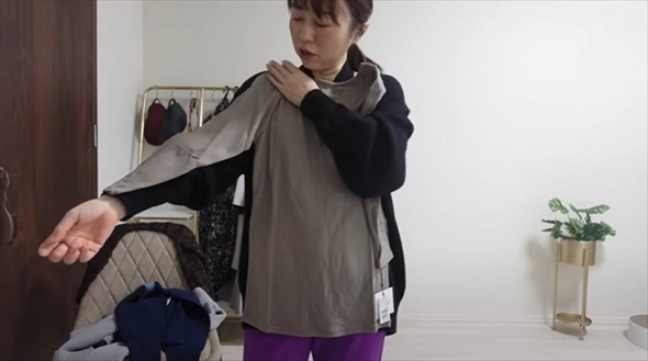 あいりさんヤマダヤの福袋開封動画【9点目】長袖Tシャツ