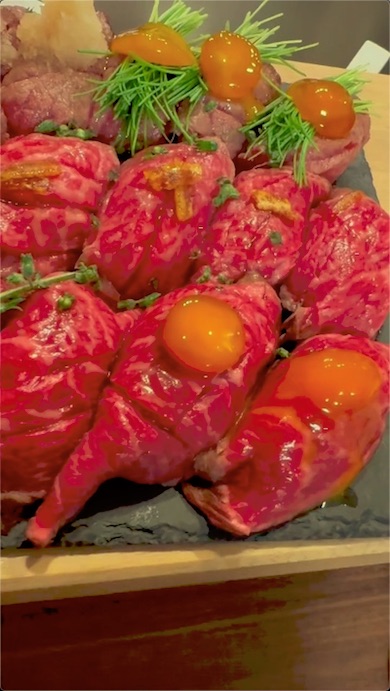 肉寿司のアップ