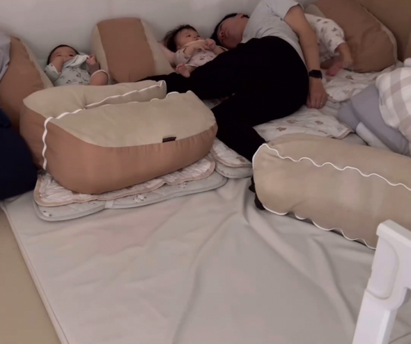 足も使って寝かしつけを実施