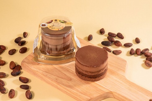 5層仕立ての濃厚ショコラケーキ（390円）