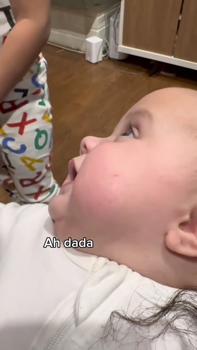 赤ちゃんが初めて「パパ」と言ったときの家族のリアクション