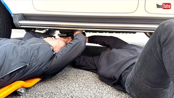 妻・松本伊代の愛車・メルセデス・ベンツ「ゲレンデ」をカスタムするヒロミ