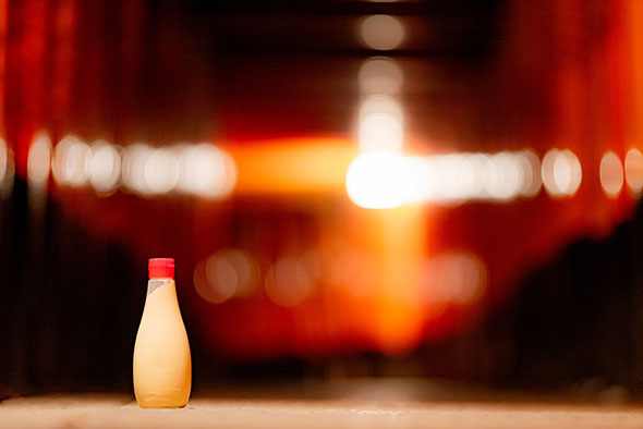 夜の千本鳥居のような風景とマヨネーズ