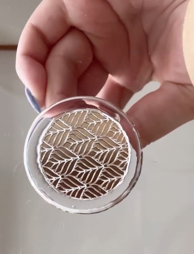 グルーがふわーッと広がりきれい