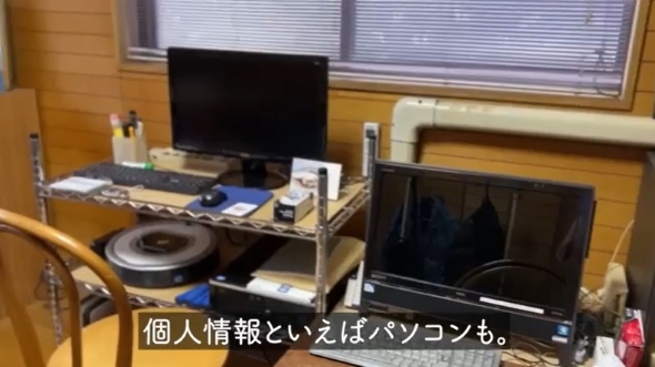部屋に置かれたPC