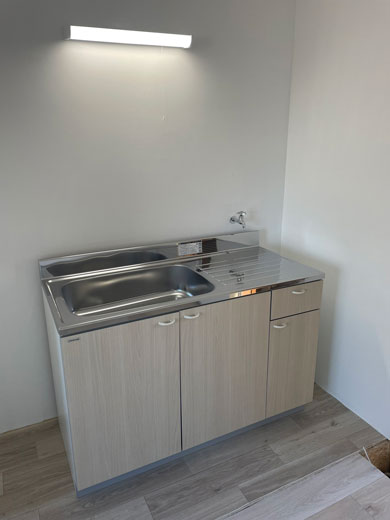 水道が逆なキッチン