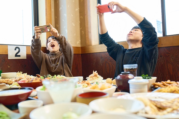 すしめん処大京　食べ放題　タワー丼
