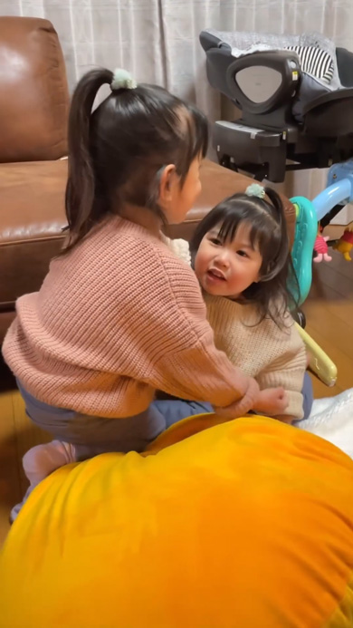 姉妹 喧嘩 冷静 お姉ちゃん 妹 謝る 仲直り 先にごめんね 育児 あるある