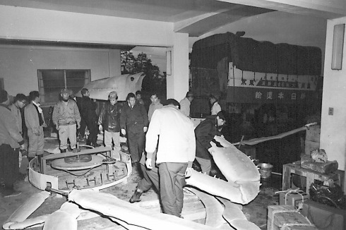 初代かに看板製作の様子