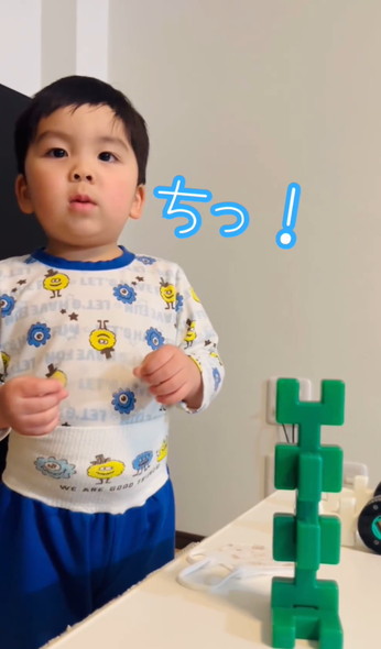 ママと会話する男の子