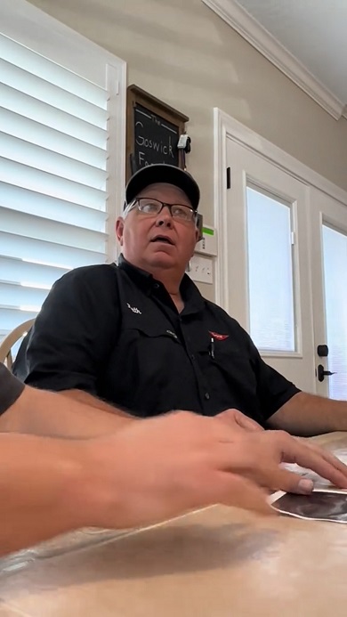 娘から三つ子を妊娠していると知らされた父親