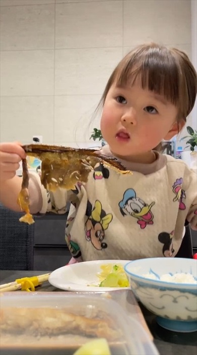 ホッケを皮まで食べるおりこうさん