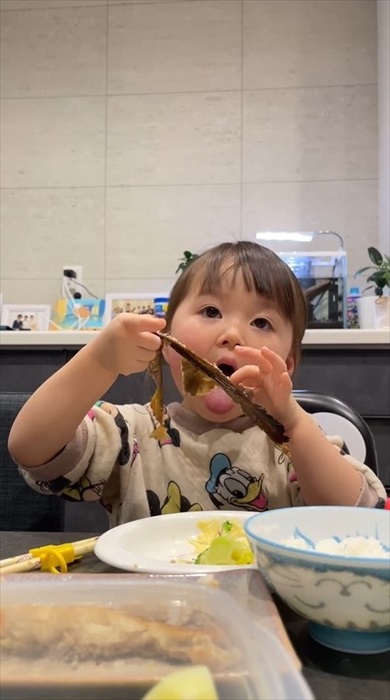 ホッケを皮まで食べるおりこうさん