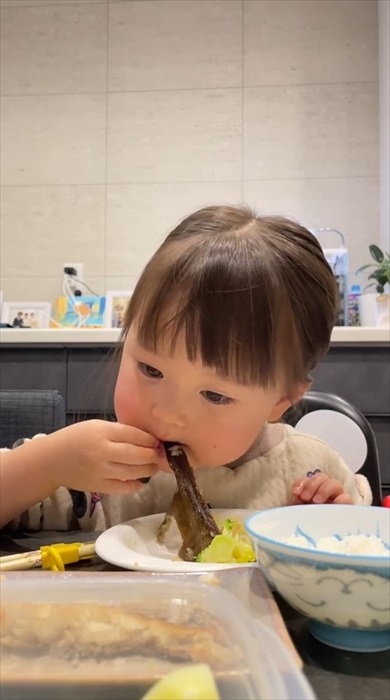 ホッケを皮まで食べるおりこうさん