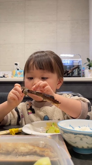ホッケを皮まで食べるおりこうさん