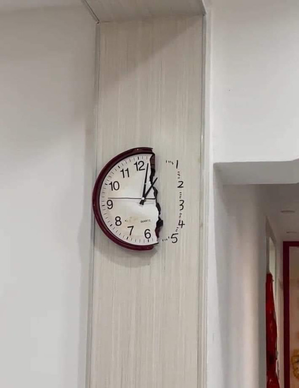 ベトナム 壊れた時計 修復 アート 手書き 文字盤 壁掛け 時計