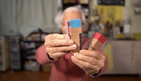 通常サイズのクレヨンと比べると一目瞭然の大きさ！