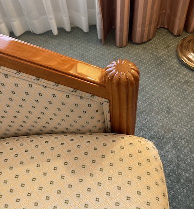 これはつやつやのカヌレ！