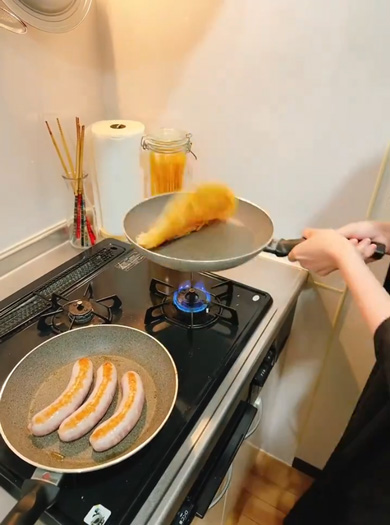 妻 フライパン ひっくり返したら 一回転 360度 返し方 夫婦