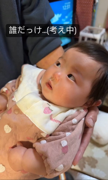 考え中の赤ちゃん