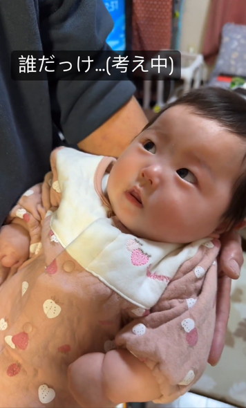 考え中の赤ちゃん