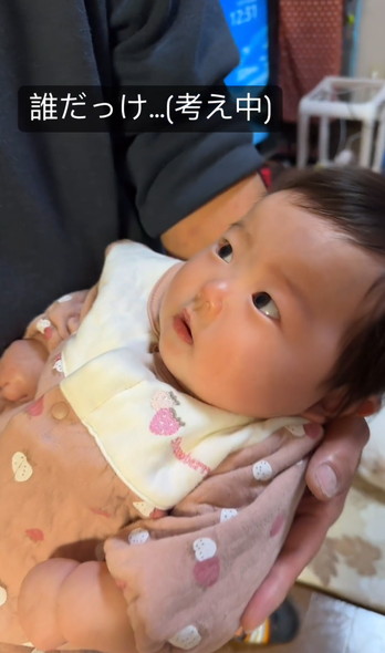 考え中の赤ちゃん