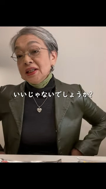 うぐいす色のジャケットスタイル