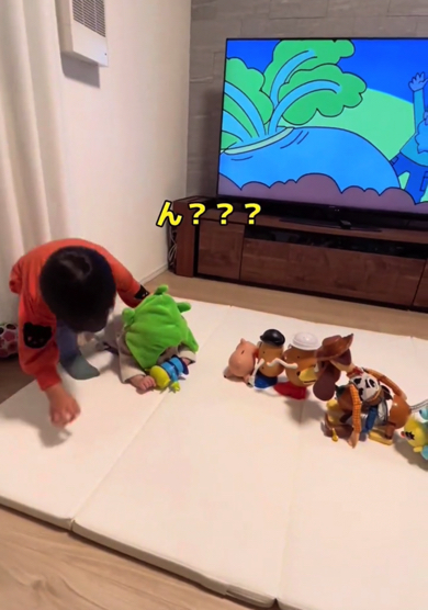 弟をかぶに見立てるお兄ちゃん