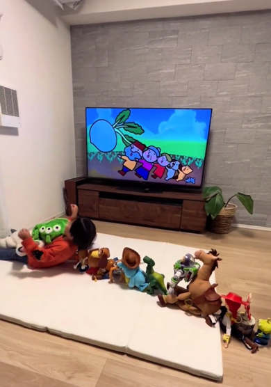 タイミングよくかぶを引っこ抜くお兄ちゃん