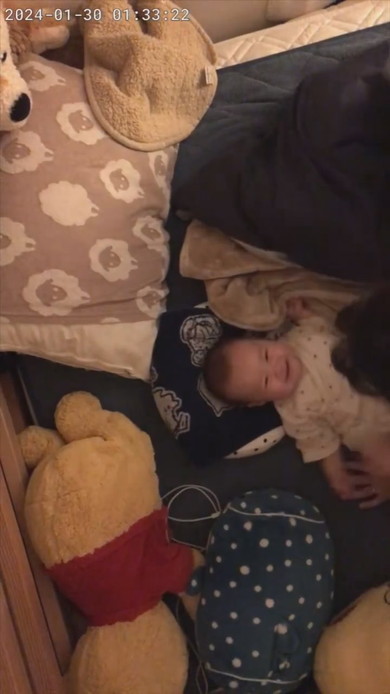 寝ている赤ちゃんの笑顔