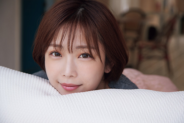 紗倉まなさんの最新写真集『紗倉まな写真集 QT』書中カット4