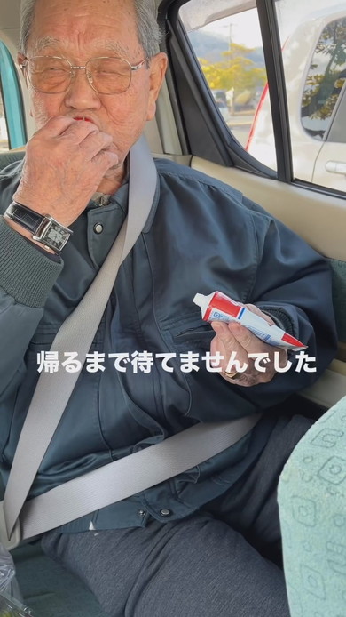 いちご狩りに来たおじいちゃん