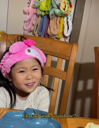パパに「Do you understand me?」と質問をする6歳娘