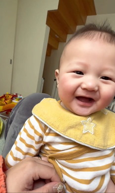 笑顔の赤ちゃん