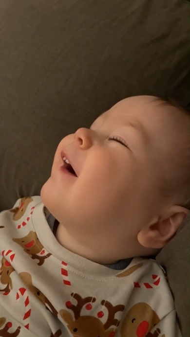 寝言でパパとつぶやいた赤ちゃん