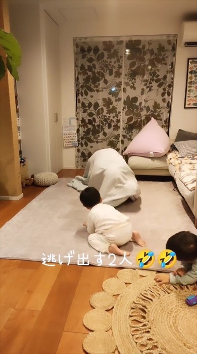 毛布おばけに食べられ待ちの息子たちとワンコ