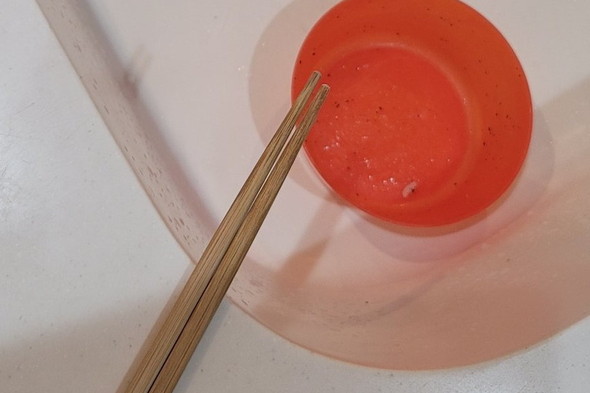 料理中に使っている箸