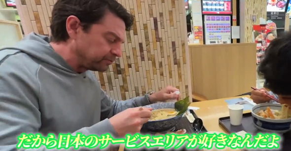 日本のサービスエリアをベタ褒めするアメリカ人夫