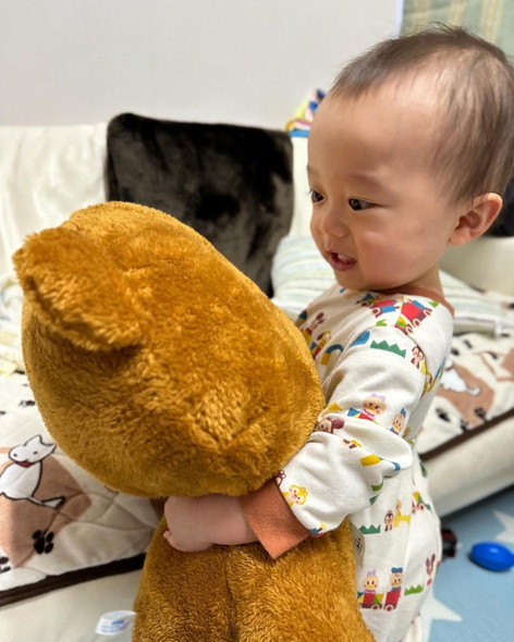 ぬいぐるみと赤ちゃん