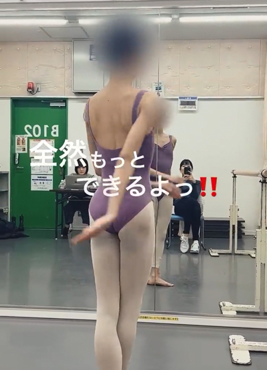 生徒にアドバイスする先生