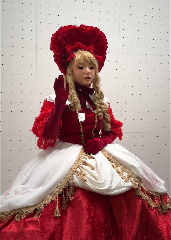 東京藝術大学　マッキン愛奈　「少女　通り過ぎていく人々のために」