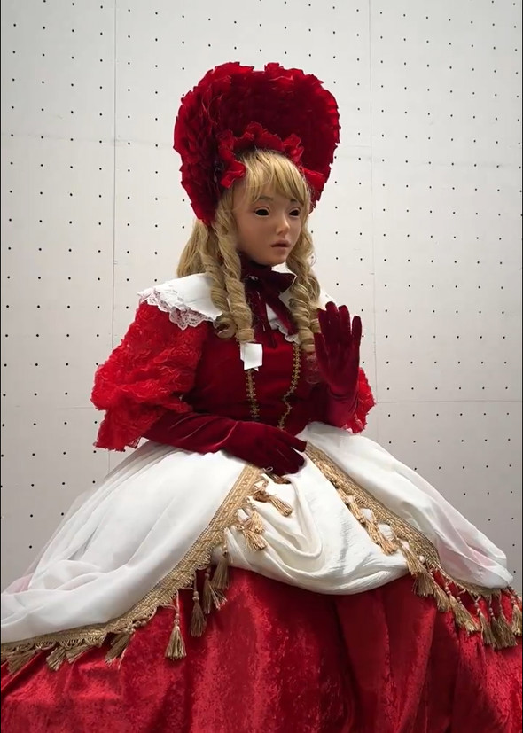 東京藝術大学　マッキン愛奈　「少女　通り過ぎていく人々のために」