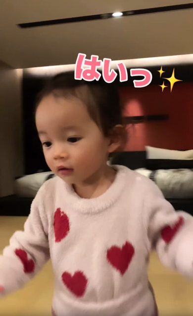 秒で上機嫌になる2歳の女の子